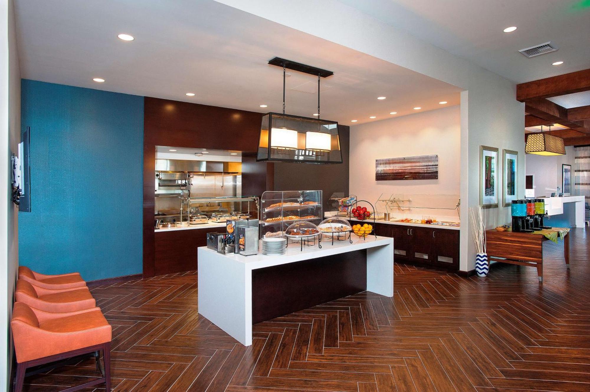 Hilton Garden Inn Burbank Los Angeles Extérieur photo