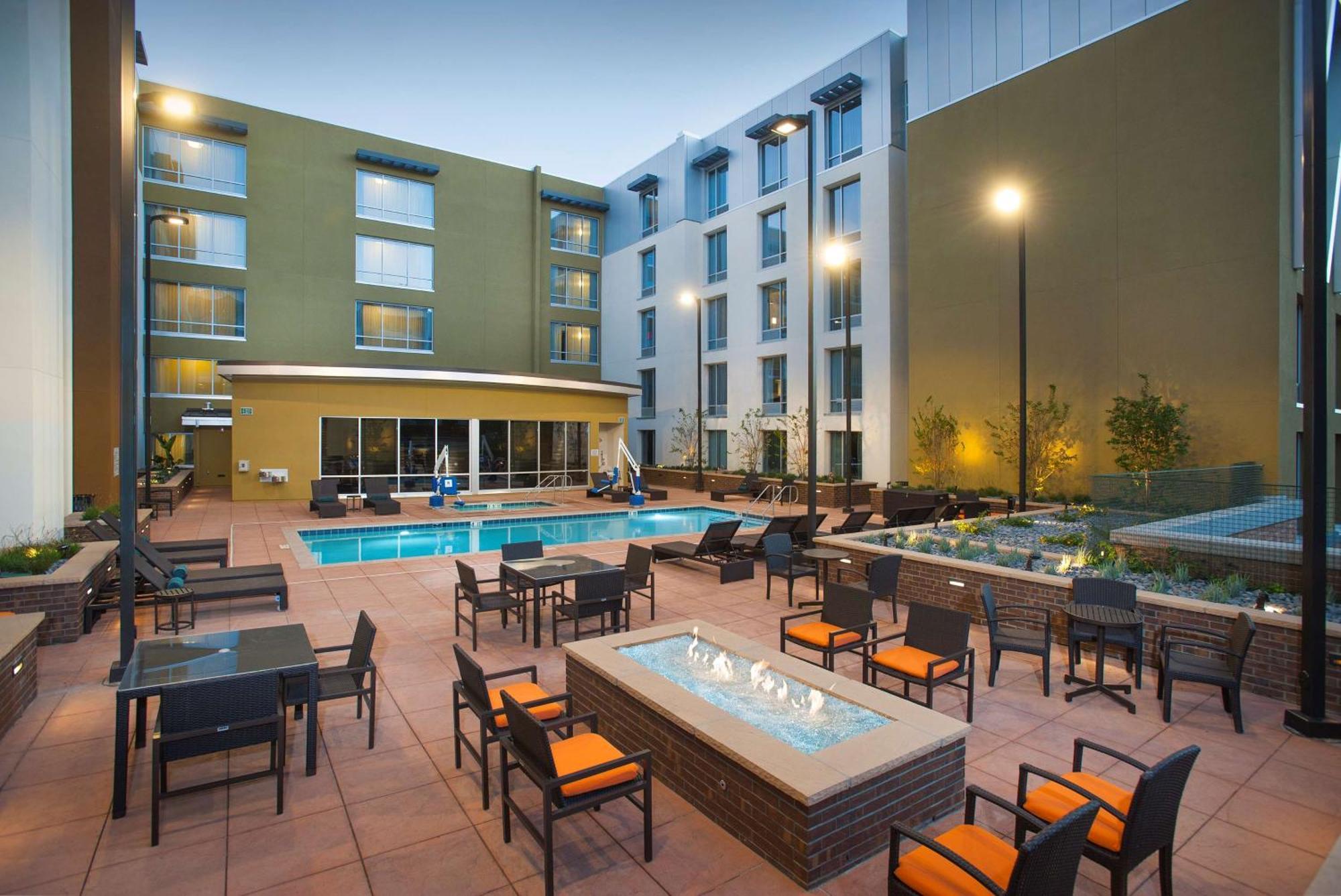 Hilton Garden Inn Burbank Los Angeles Extérieur photo